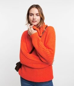 Suéter Alongado em Tricô com Gola Boba