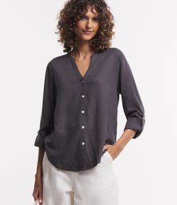 Camisa em Viscolinho com Abotoamento Frontal