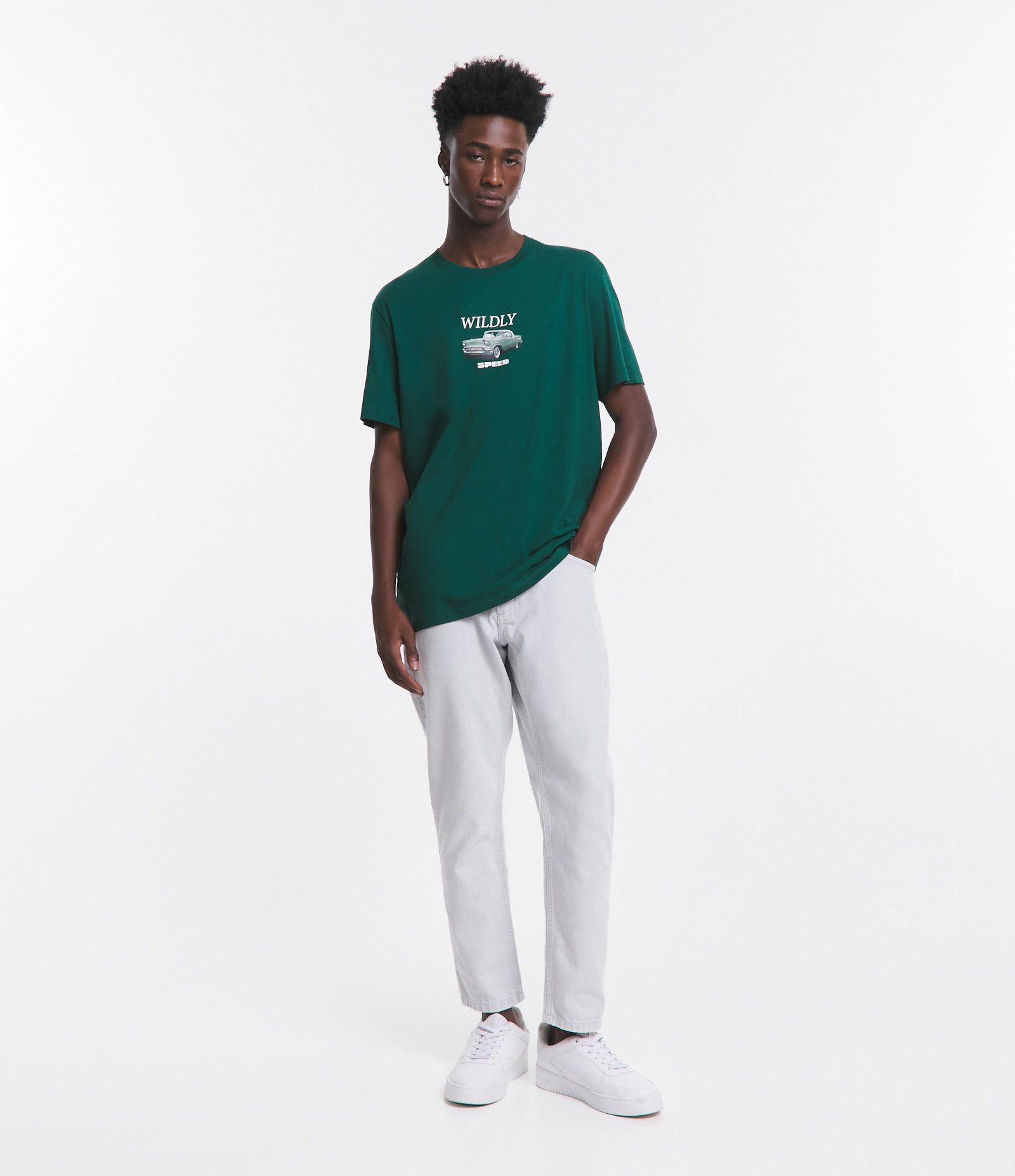 Camiseta Comfort em Meia Malha com Estampa Wildly Speed Car Verde 2