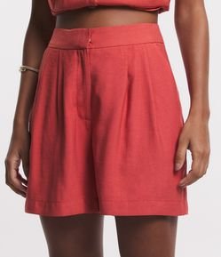 Bermuda Alfaiatada em Viscose com Pregas e Bolsos