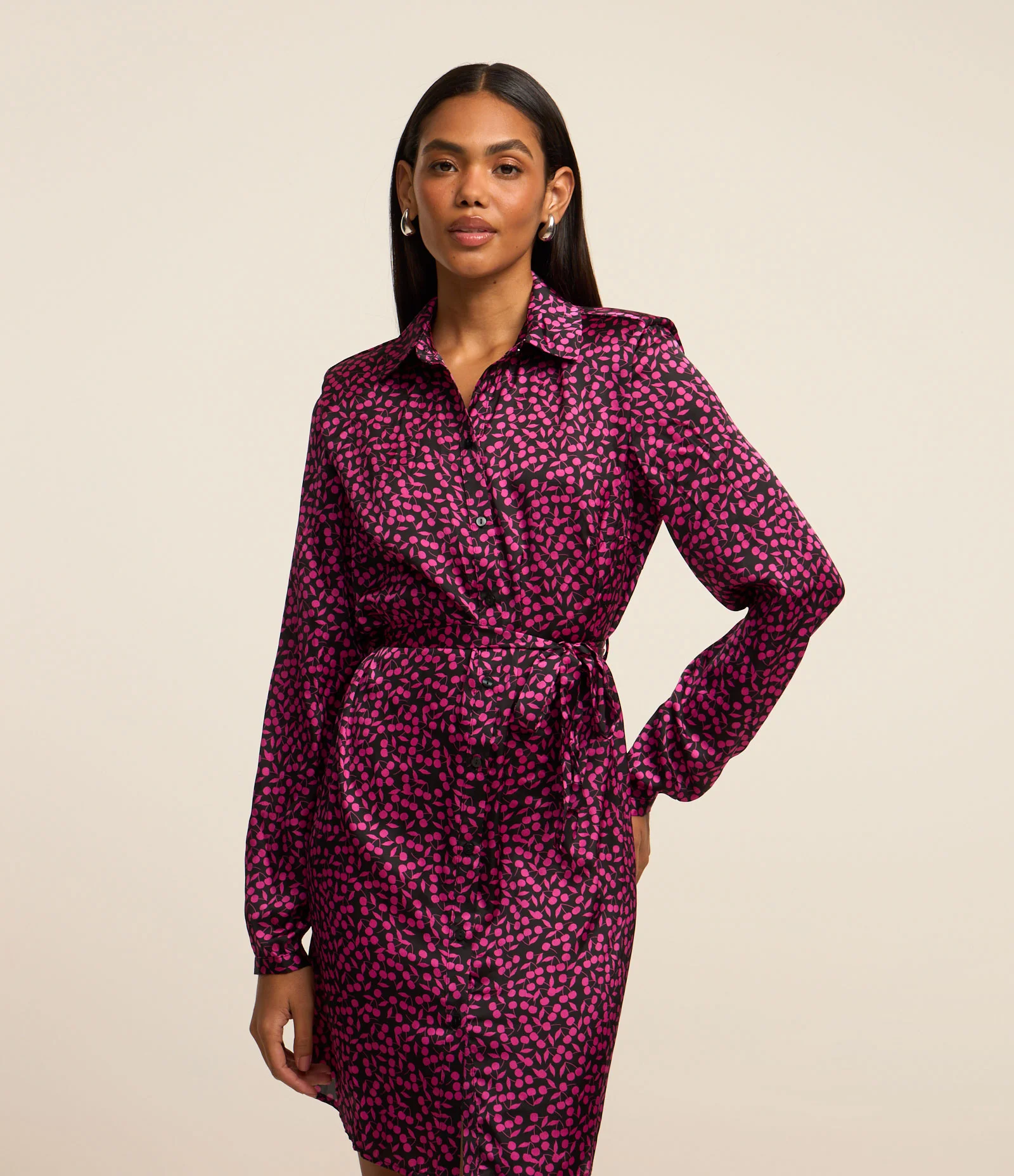 Vestido Chemise em Crepe com Estampa Mini Cerejas Roxo/ Preto 1