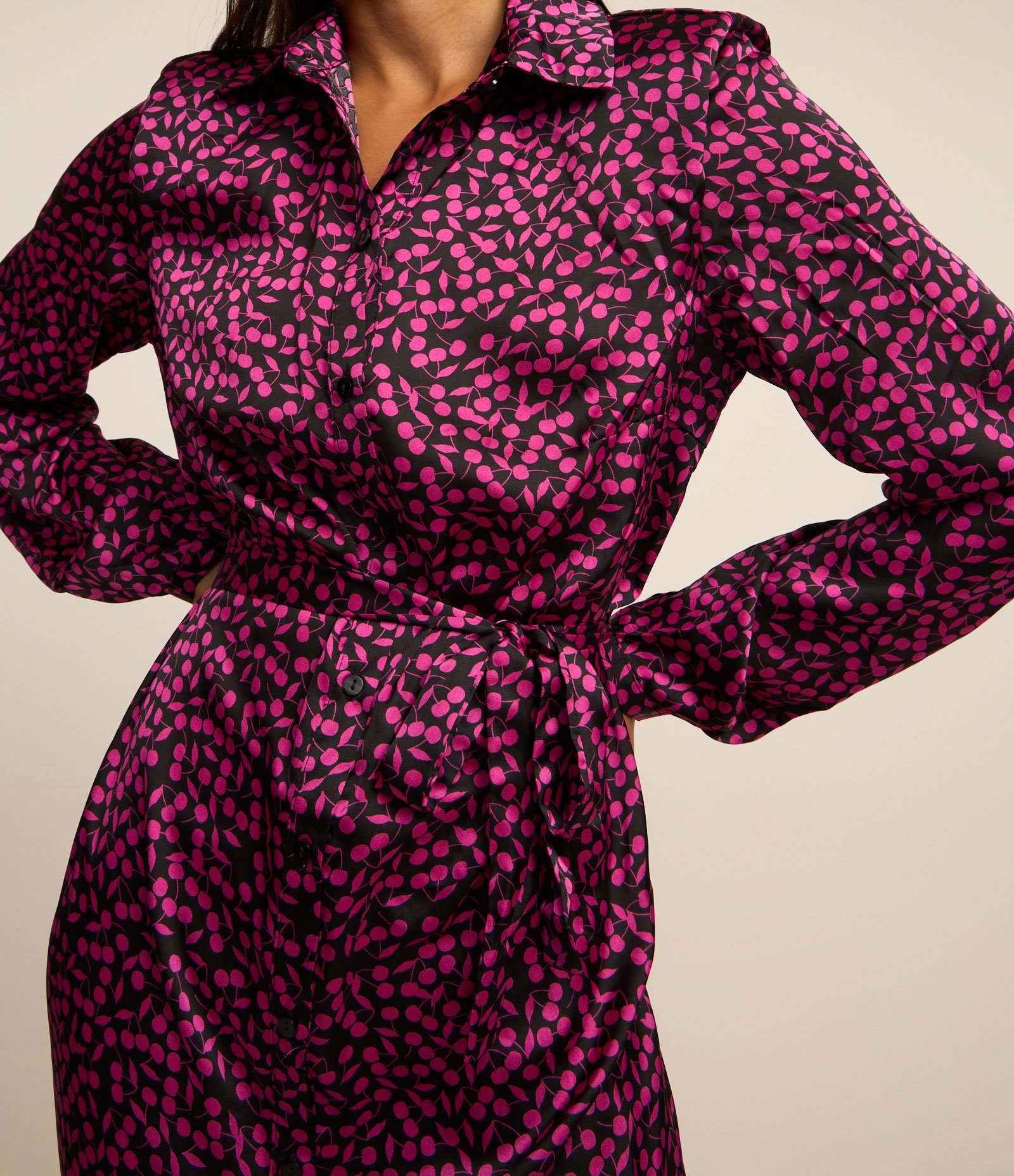 Vestido Chemise em Crepe com Estampa Mini Cerejas Roxo/ Preto 3