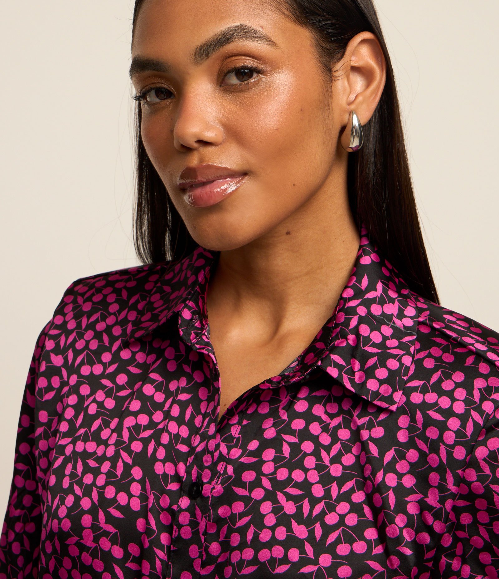 Vestido Chemise em Crepe com Estampa Mini Cerejas Roxo/ Preto 4