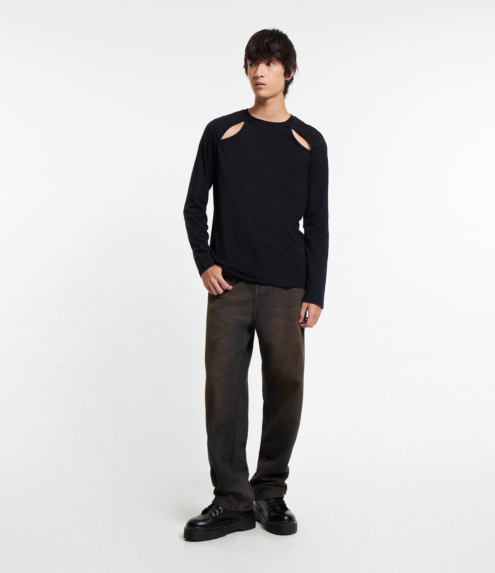 Camiseta Manga Longa em Meia Malha com Cavas Vazadas Preto 2