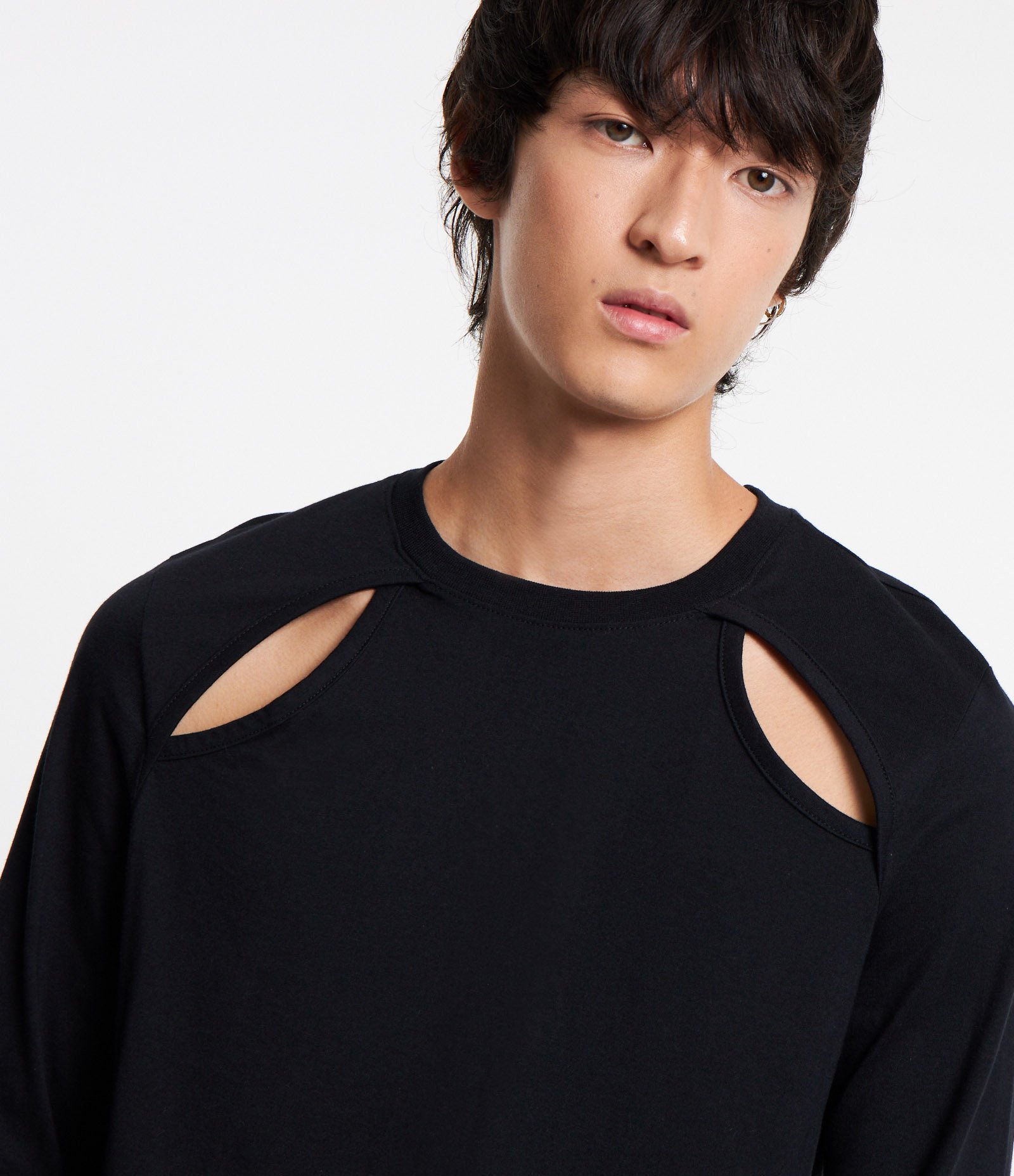 Camiseta Manga Longa em Meia Malha com Cavas Vazadas Preto 4