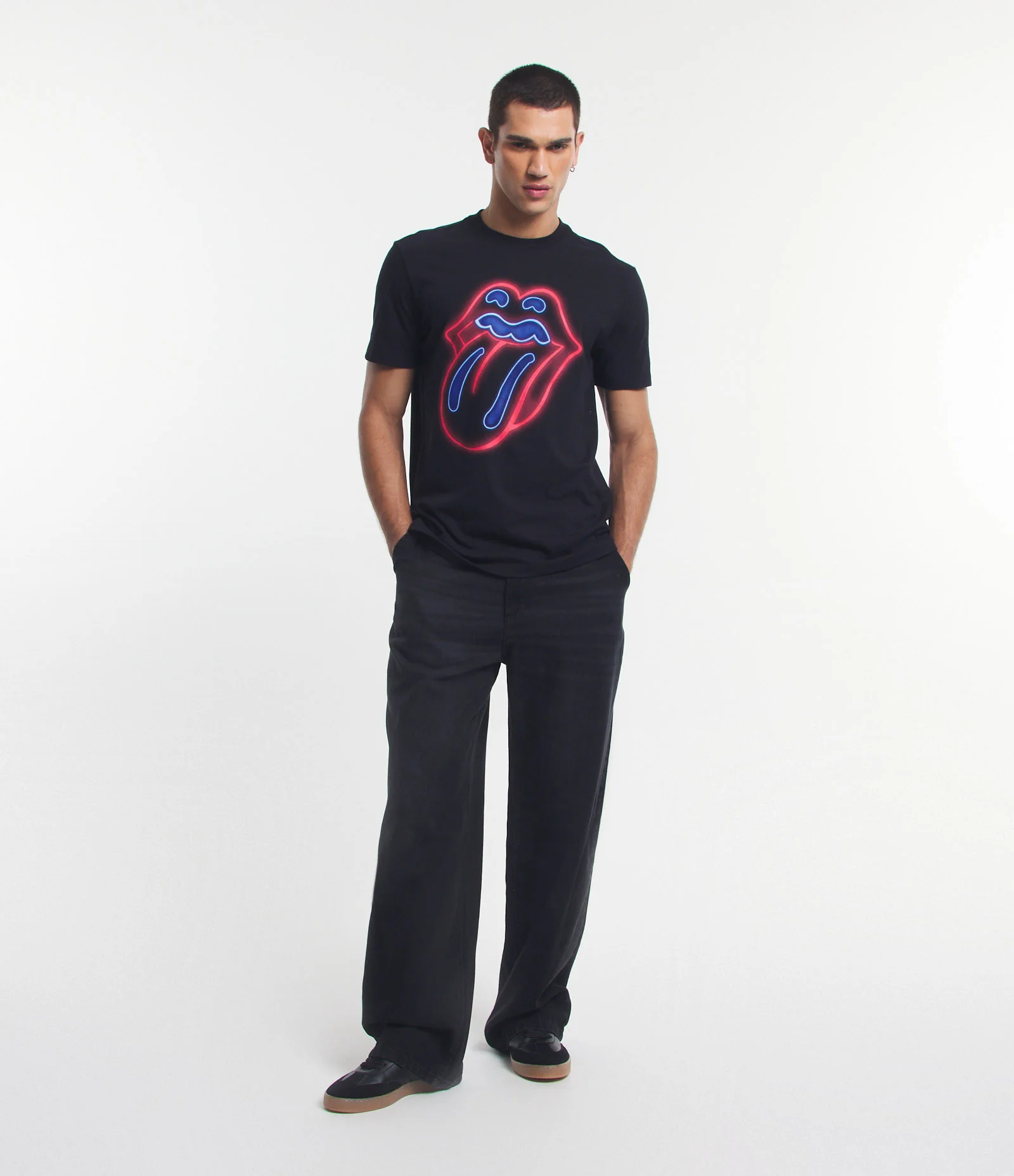 Camiseta em Meia Malha com Estampa Rolling Stones Frente e Costas Preto 2