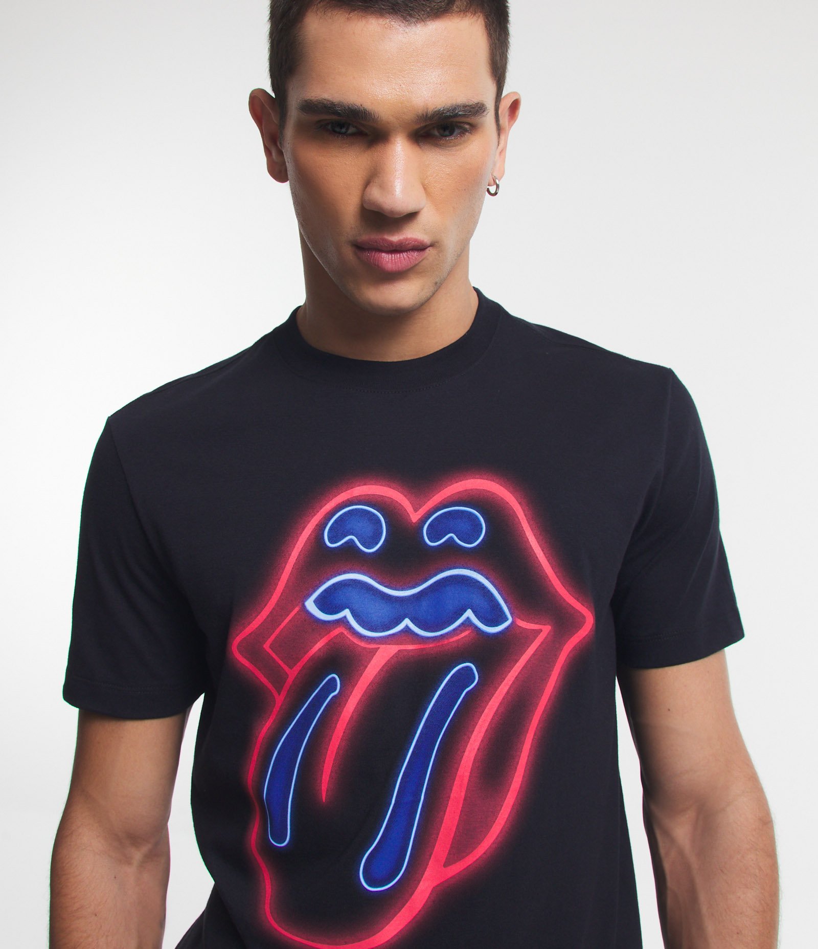 Camiseta em Meia Malha com Estampa Rolling Stones Frente e Costas Preto 4