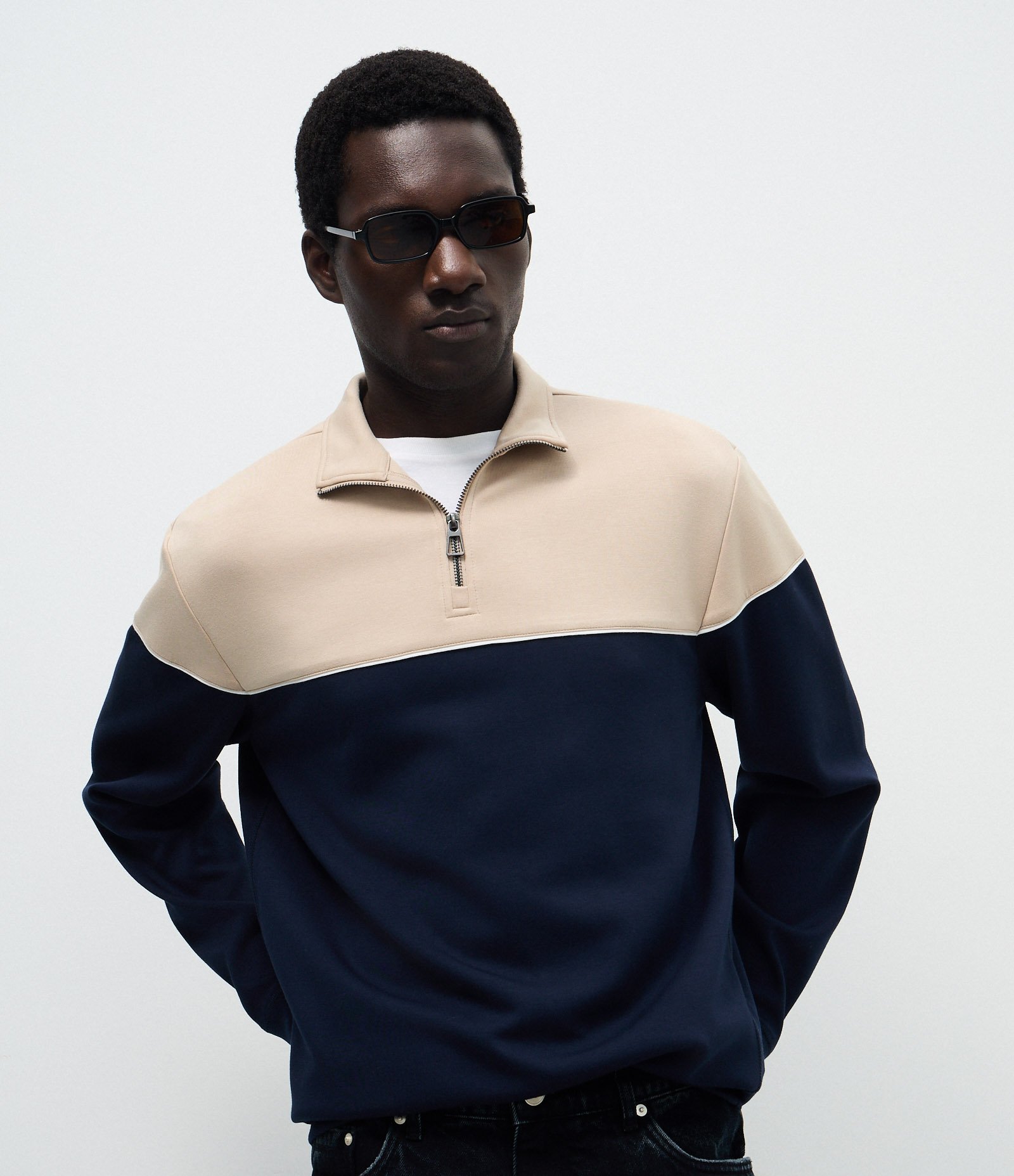 Blusão com Zíper na Gola e Bloco de Cor Azul/Off White 1