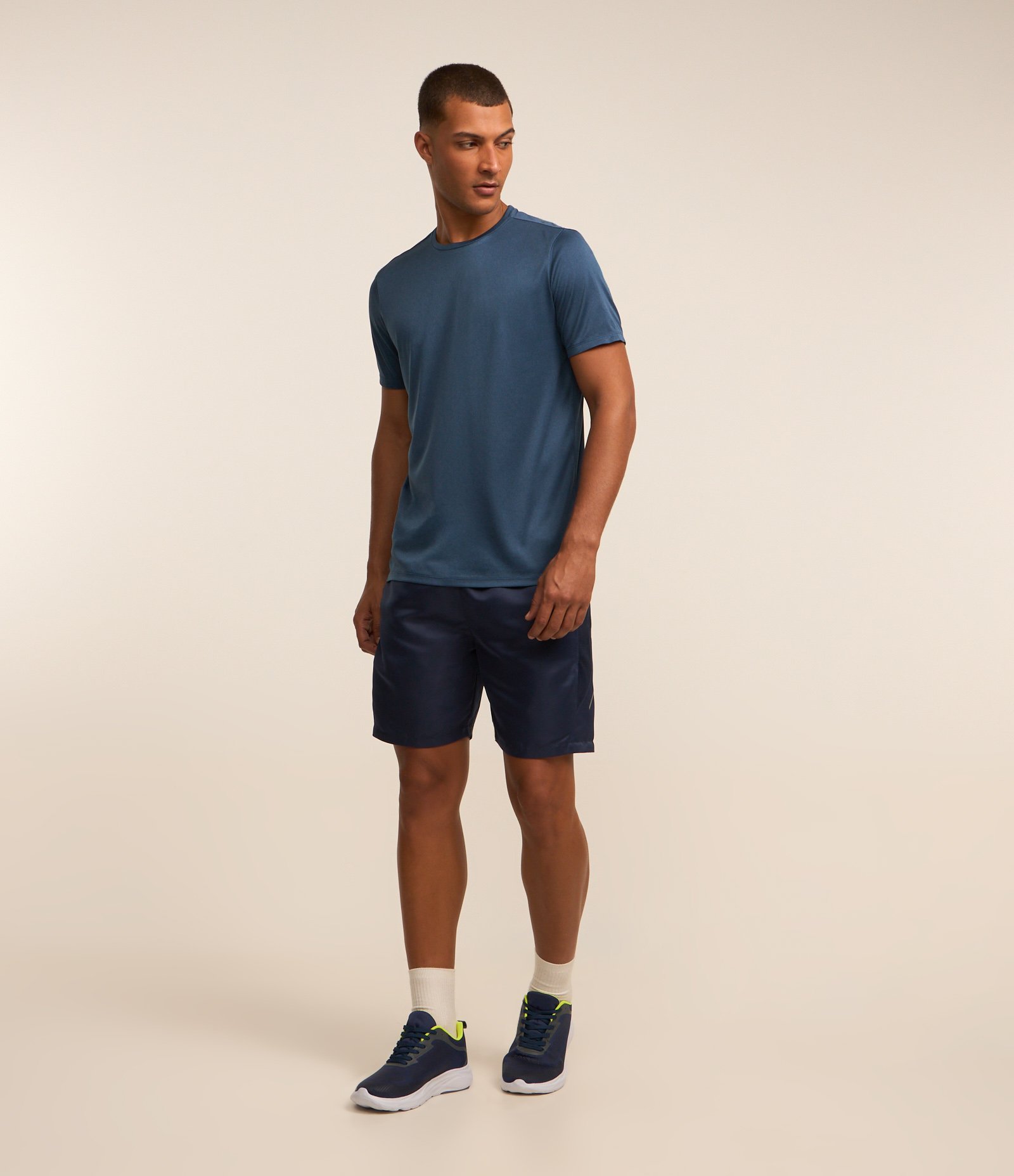 Bermuda Esportiva Básica com Cós Elástico e Telinha Lateral Azul Escuro 1