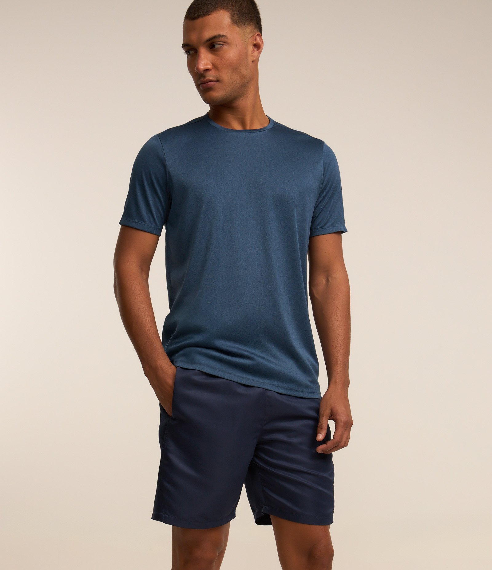 Bermuda Esportiva Básica com Cós Elástico e Telinha Lateral Azul Escuro 3