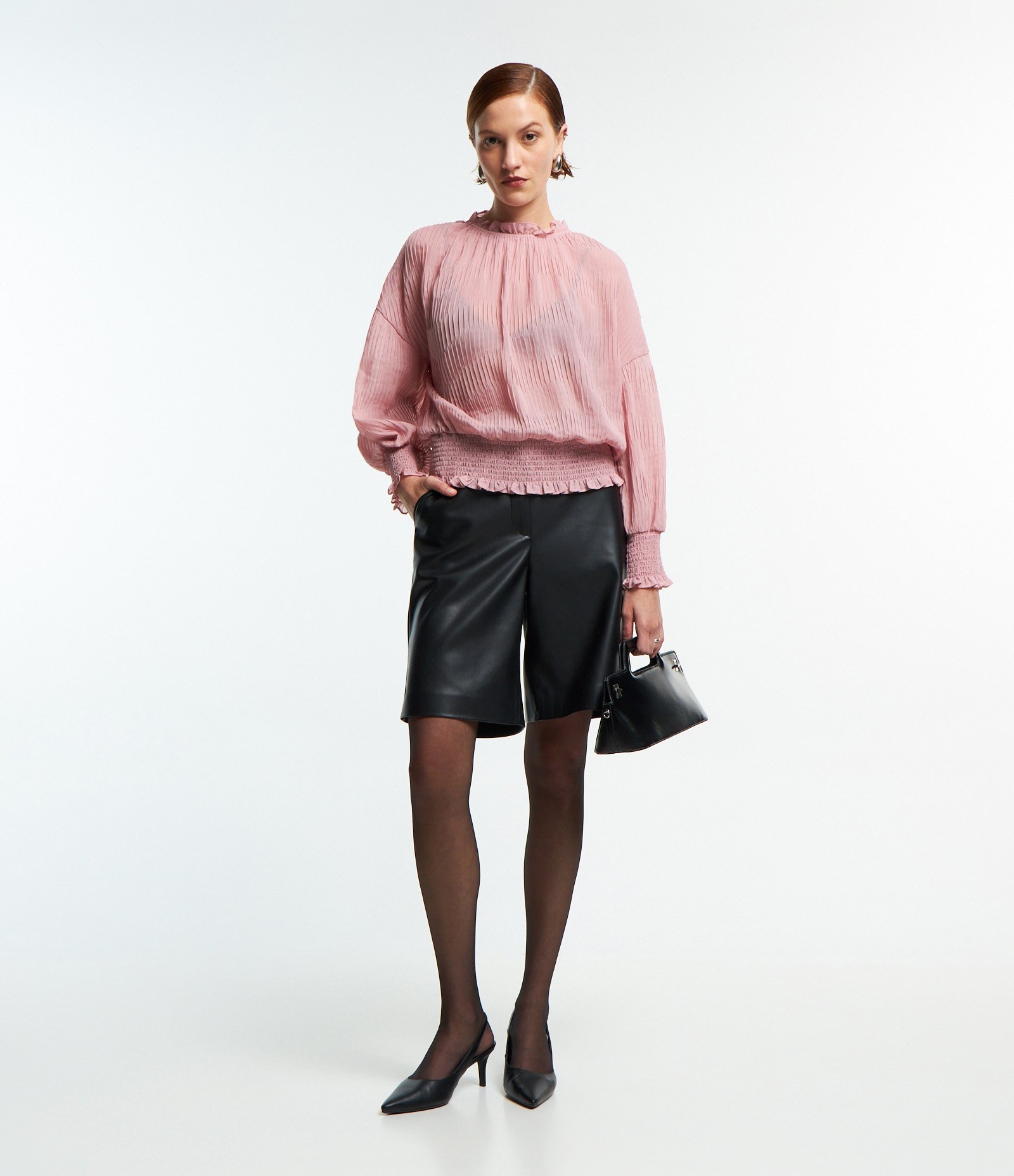 Blusa em Chiffon com Frufru na Gola e Lastex nas Barras Rosa 3