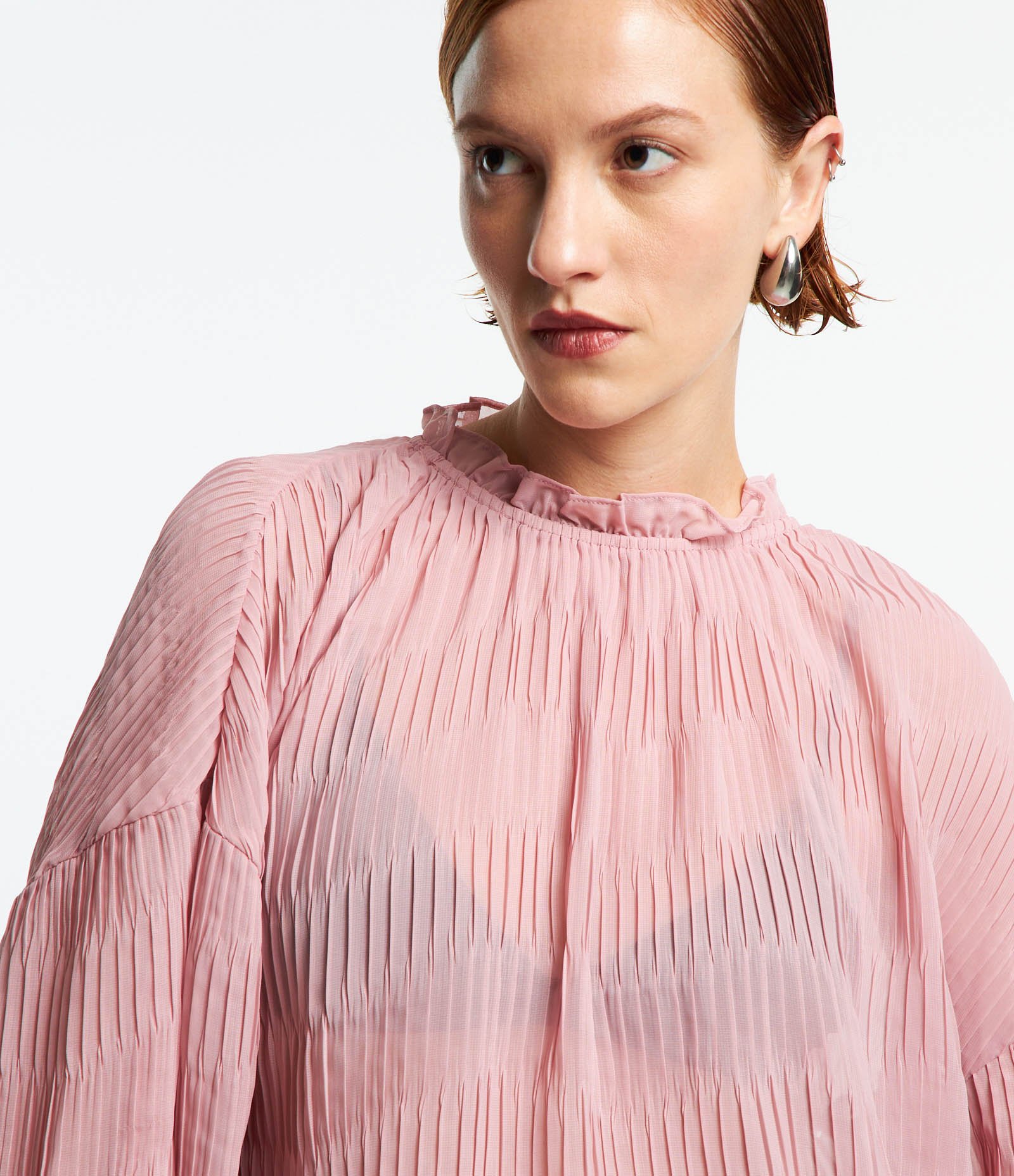 Blusa em Chiffon com Frufru na Gola e Lastex nas Barras Rosa 4