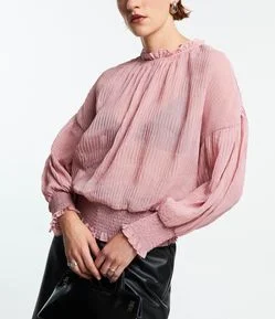 Blusa em Chiffon com Frufru na Gola e Lastex nas Barras