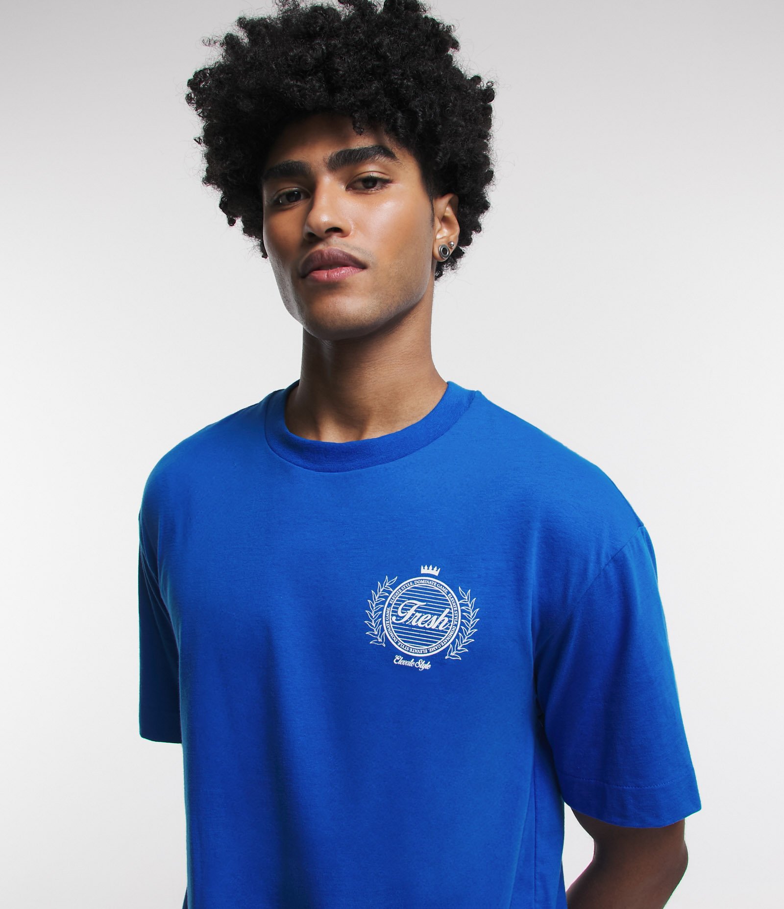 Camiseta em Meia Malha Malhão com Estampa Brasão no Peito Azul 4