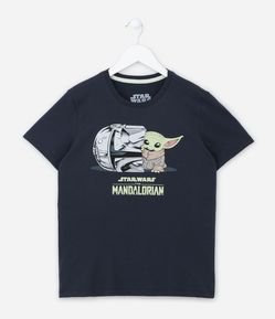 Camiseta Manga Curta Infantil com Estampa do Baby Yoda - Tam 5 a 14 anos