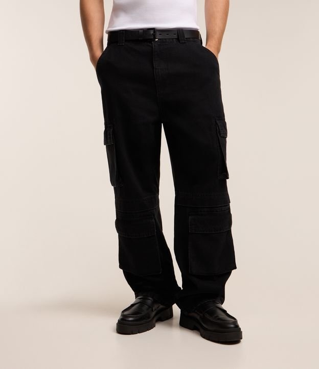 Calça Baggy em Jeans com Recortes e Bolso Cargo
