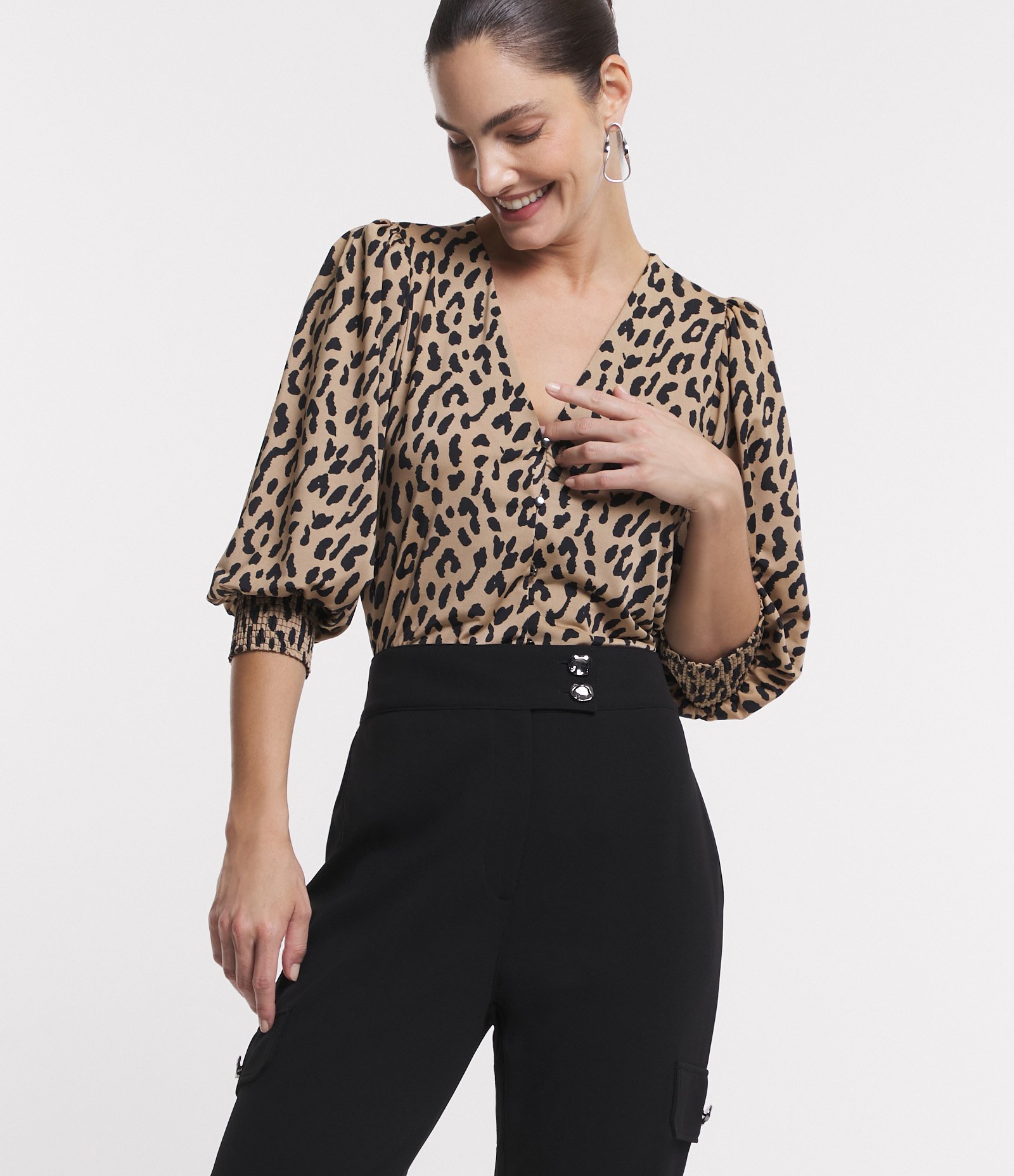Blusa com Manga 3/4 Bufante e Detalhe em Lastex no Punho Marrom 1