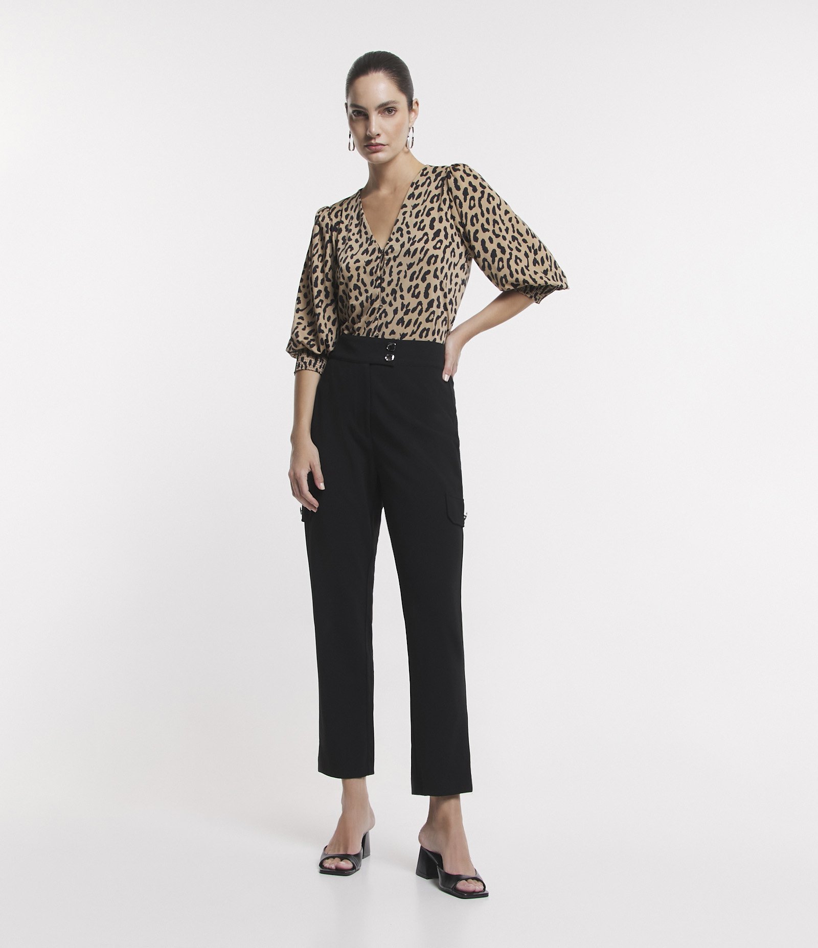 Blusa com Manga 3/4 Bufante e Detalhe em Lastex no Punho Marrom 2