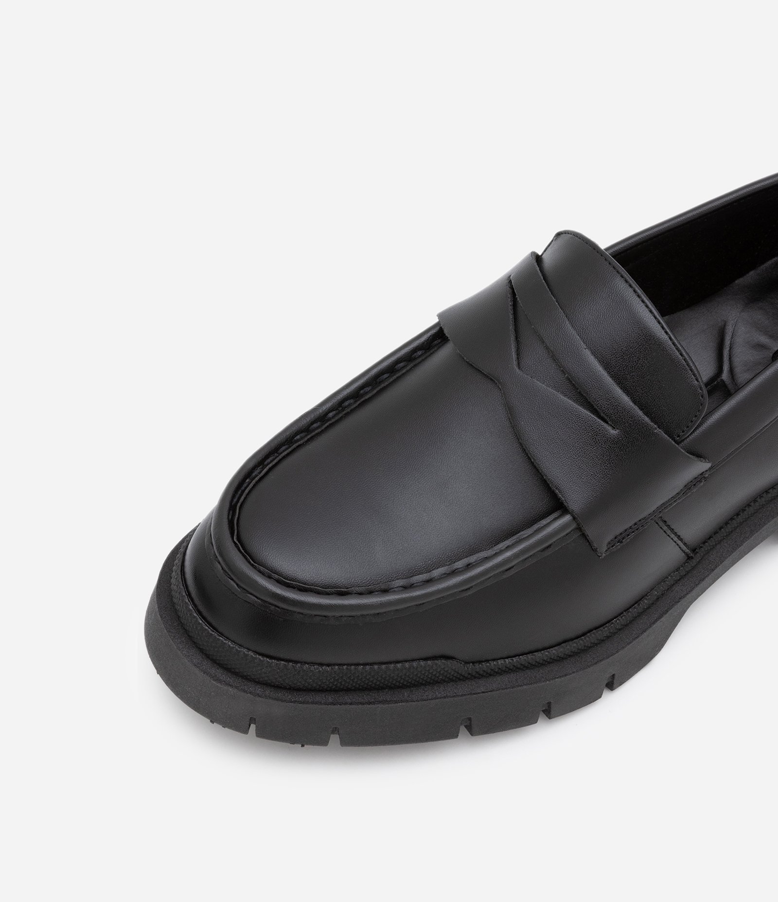Sapato Loafer em PU com Sola Tratorada Preto 3