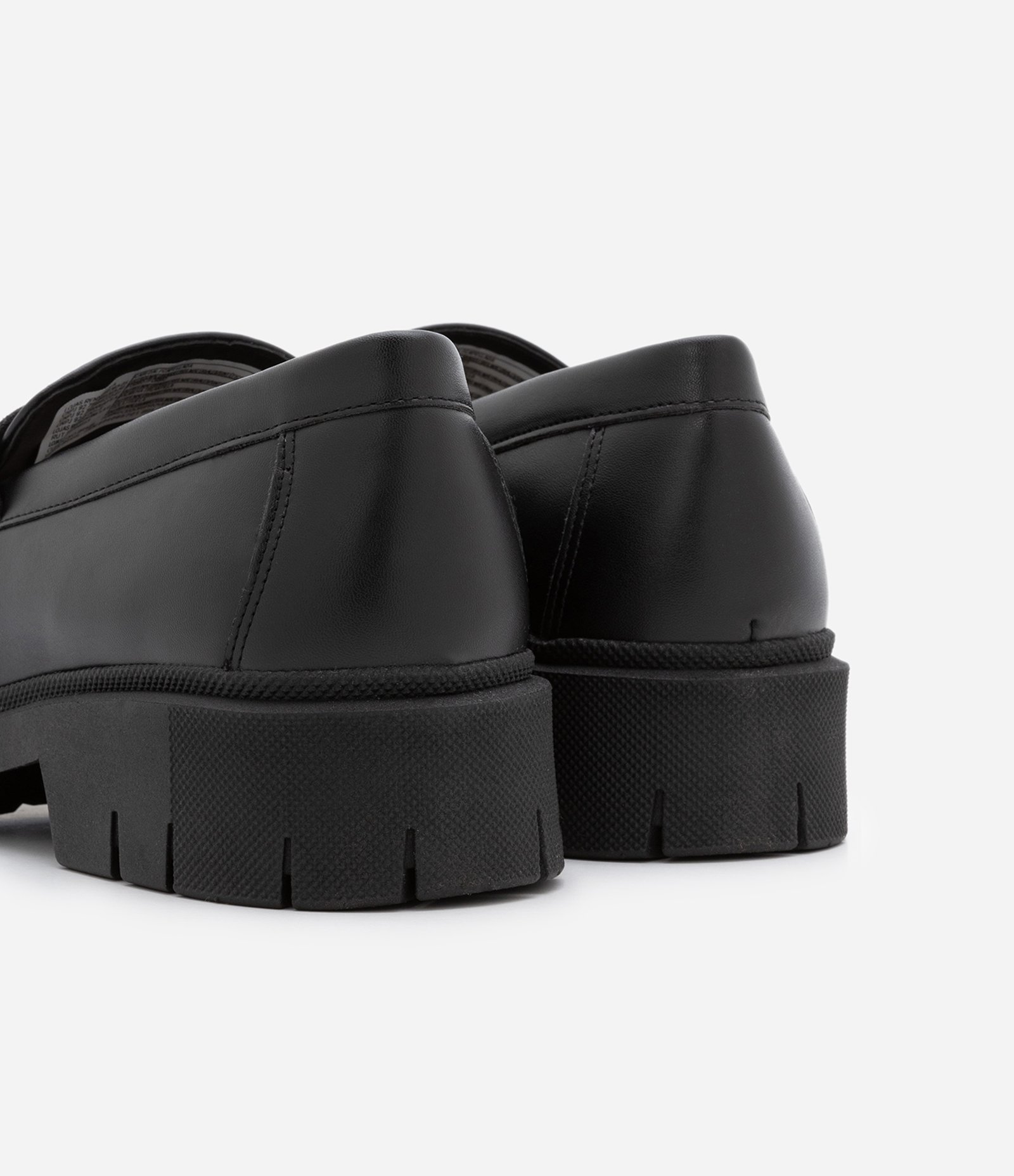 Sapato Loafer em PU com Sola Tratorada Preto 5