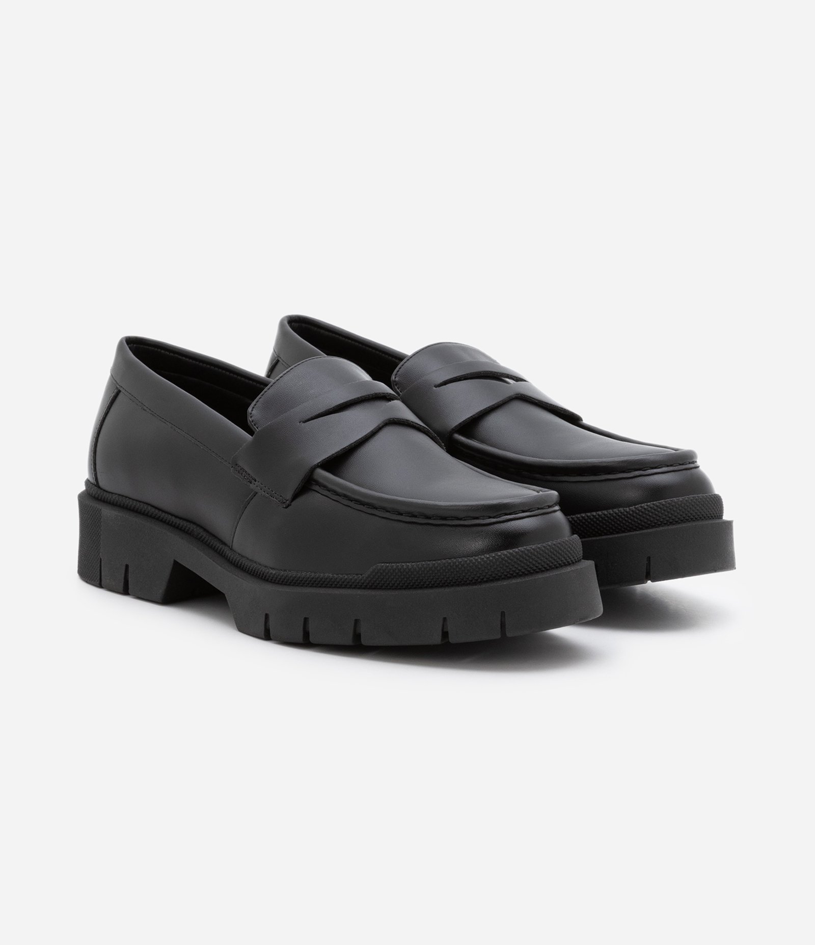 Sapato Loafer em PU com Sola Tratorada Preto 6