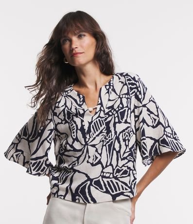 Blusa em Viscolinho com Manga Ampla e Estampa Folhagem Contrastante Menor preço em Blusa em Viscolinho com Manga Ampla e Estampa Folhagem Contrastante
