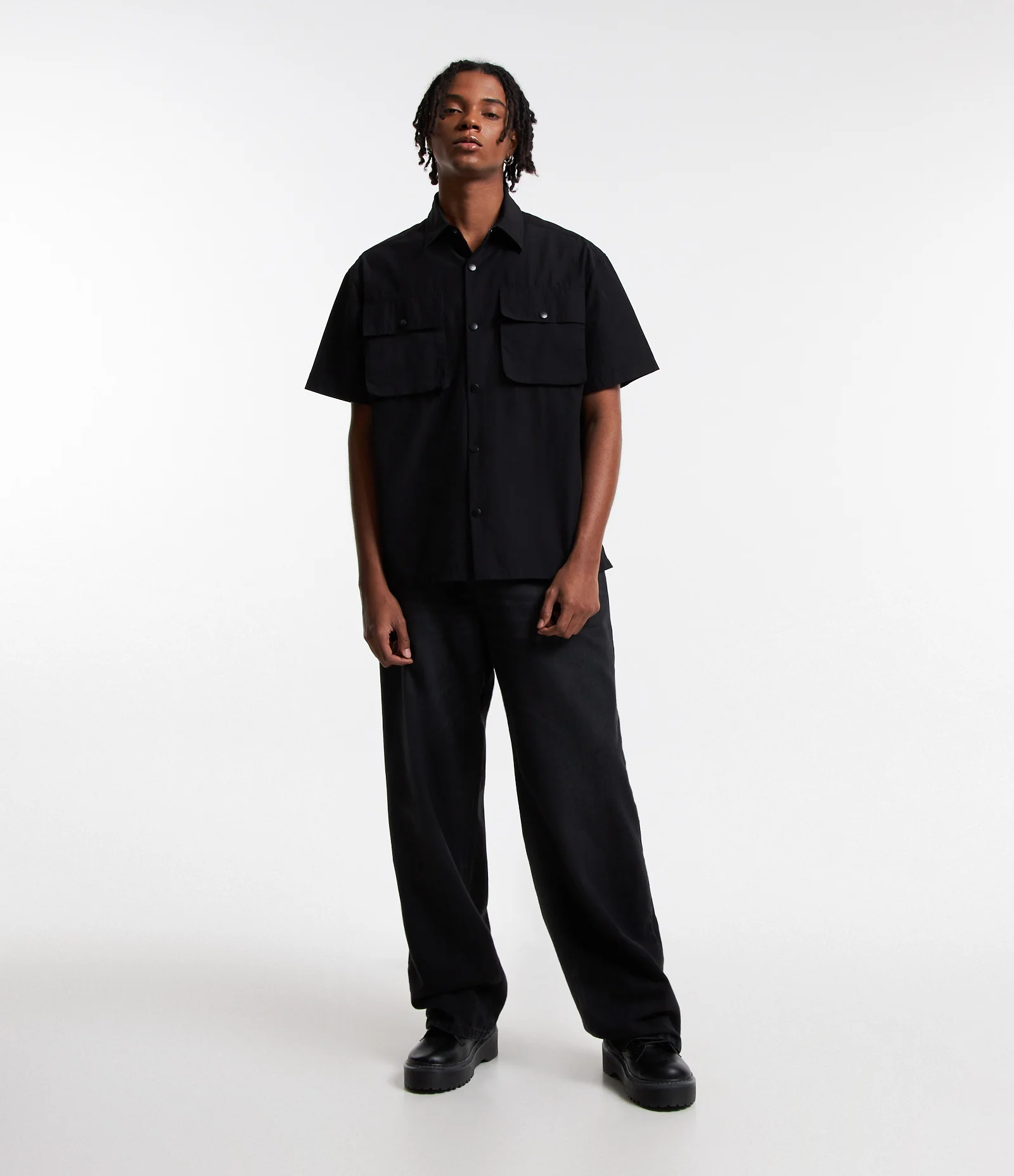 Camisa em Poliamida com Bolsos Frontais Preto 2