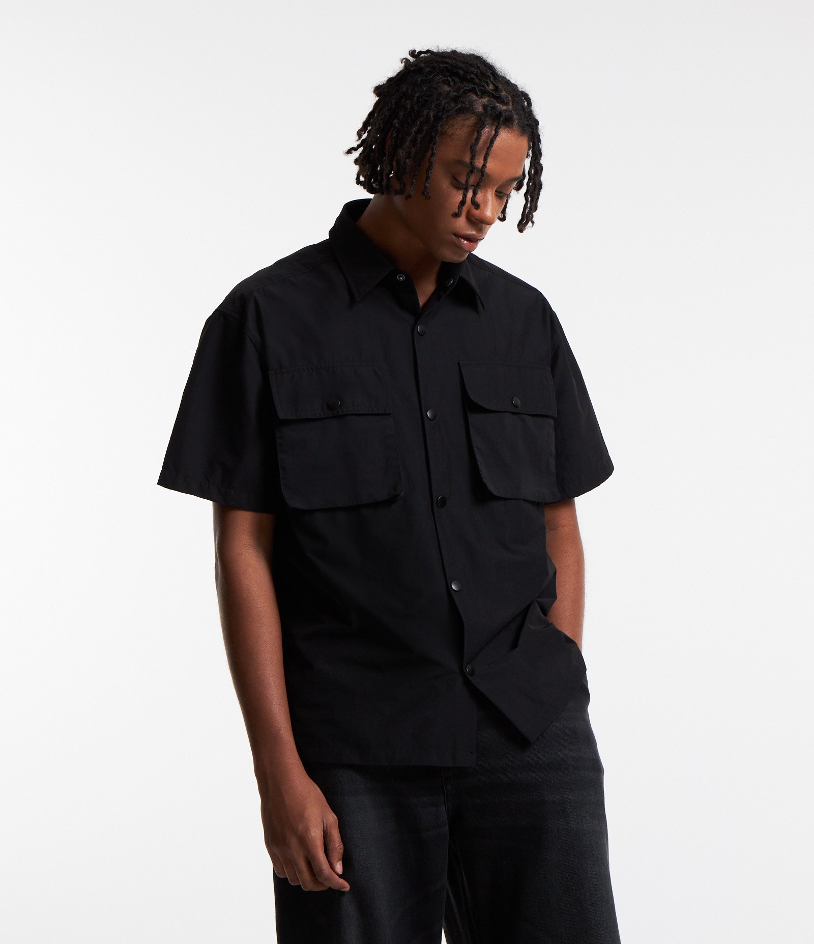 Camisa em Poliamida com Bolsos Frontais Preto 5