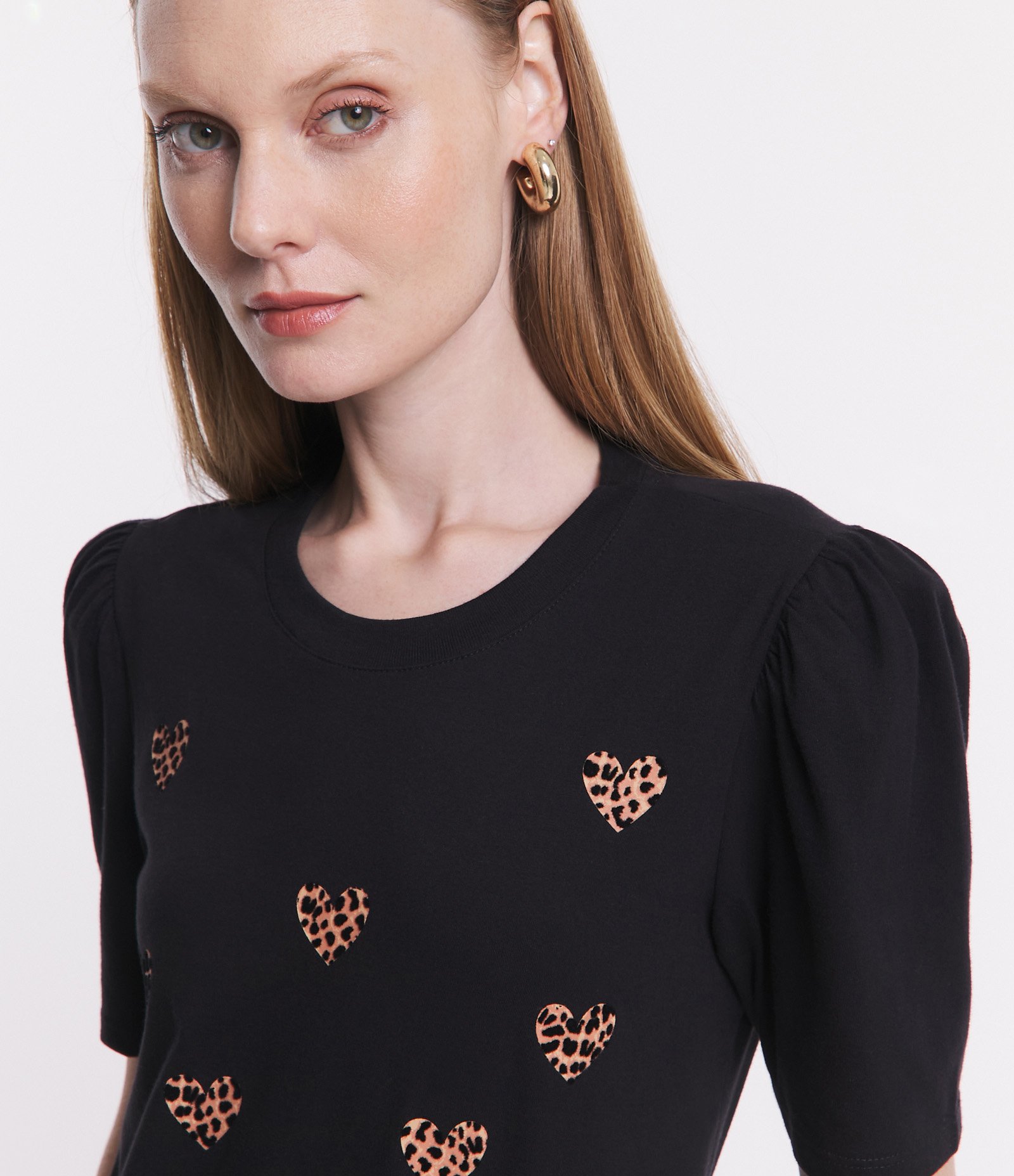 Blusa em Algodão com Corações de Oncinha e Manga Bufante Preto 5