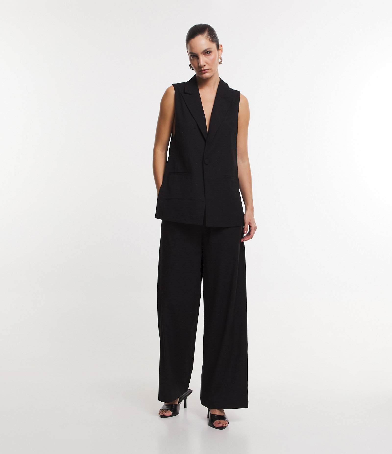 Calça Reta Alfaiatada com Estampa Xadrez e Detalhe de Brilho Preto 4