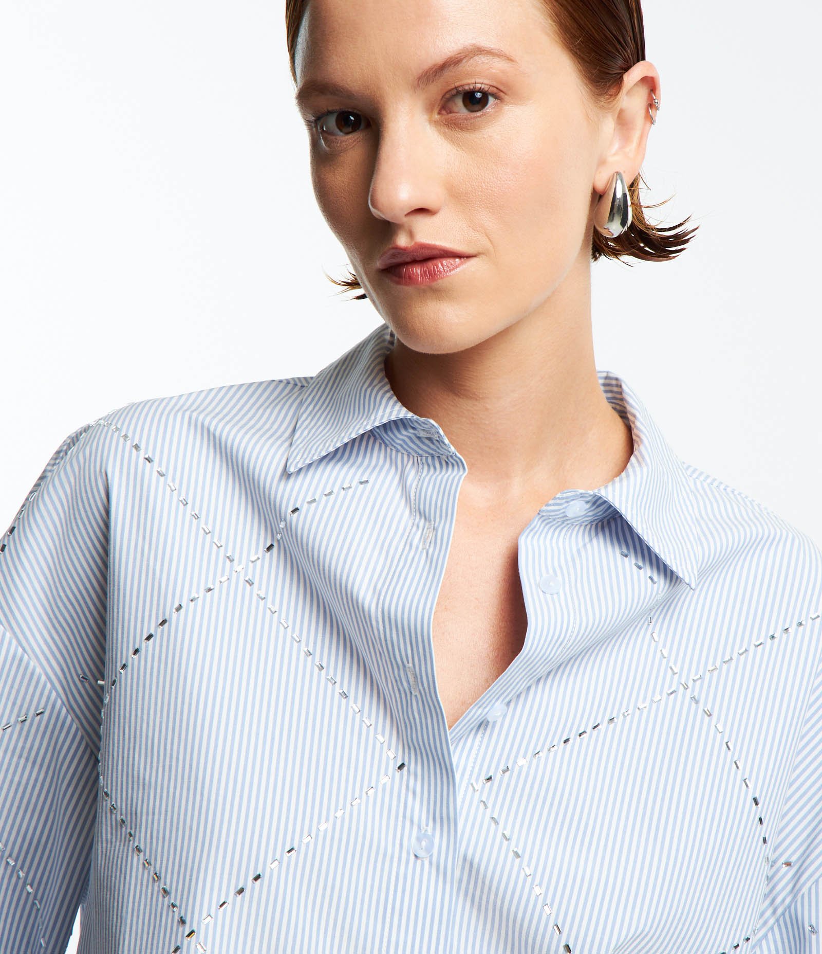 Camisa Alongada em Tricoline com Chattons Aplicados Azul/ Branco 3