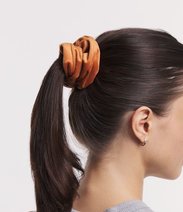 Scrunchie Média em Veludo