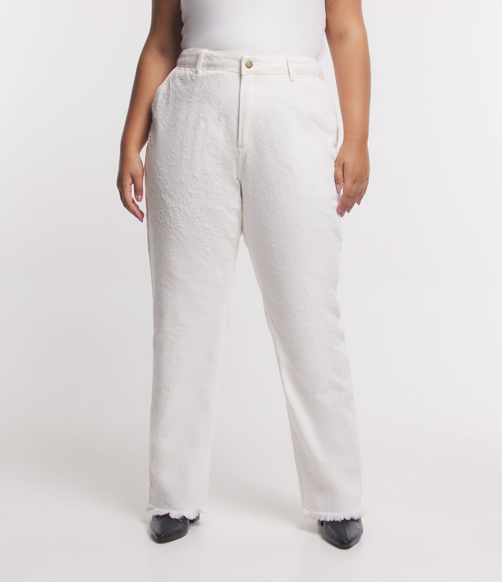 Calça Reta em Sarja com Franjinhas na Barra Curve & Plus Size Off White 2