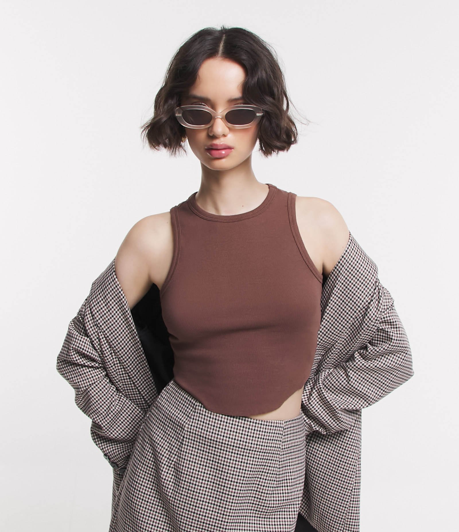 Blusa sem Manga em Ribana com Barra Arredondada Marrom 1