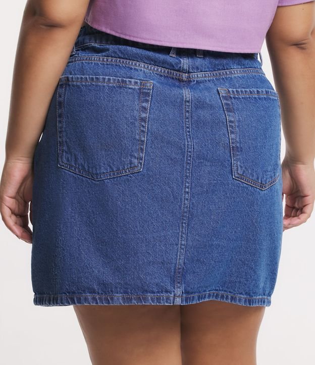 Saia Curta em Jeans com Bolsos e Fenda  Curve & Plus Size Azul 3