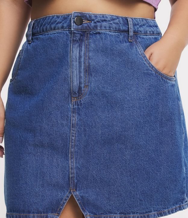 Saia Curta em Jeans com Bolsos e Fenda  Curve & Plus Size Azul 4