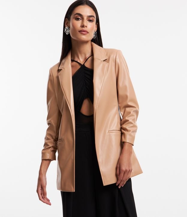 Blazer Alongado em Pu com Detalhe Franzidinho nas Mangas