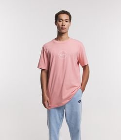 Camiseta Comfort em Algodão com Estampa em Relevo Frente e Costas