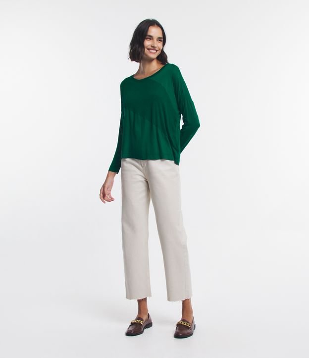 Blusa em Viscose Canelada com Recortes