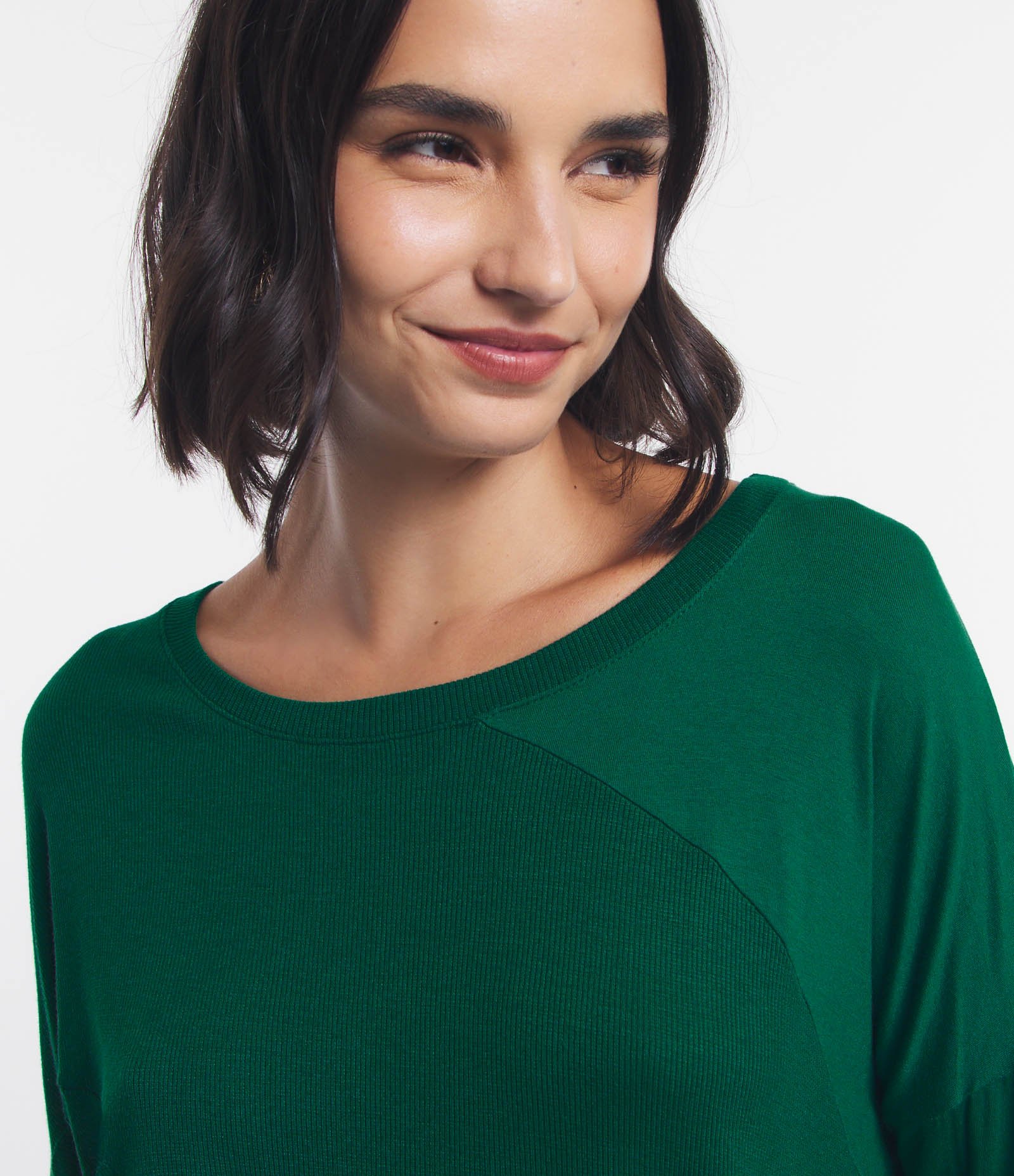 Blusa em Viscose Canelada com Recortes Verde 3