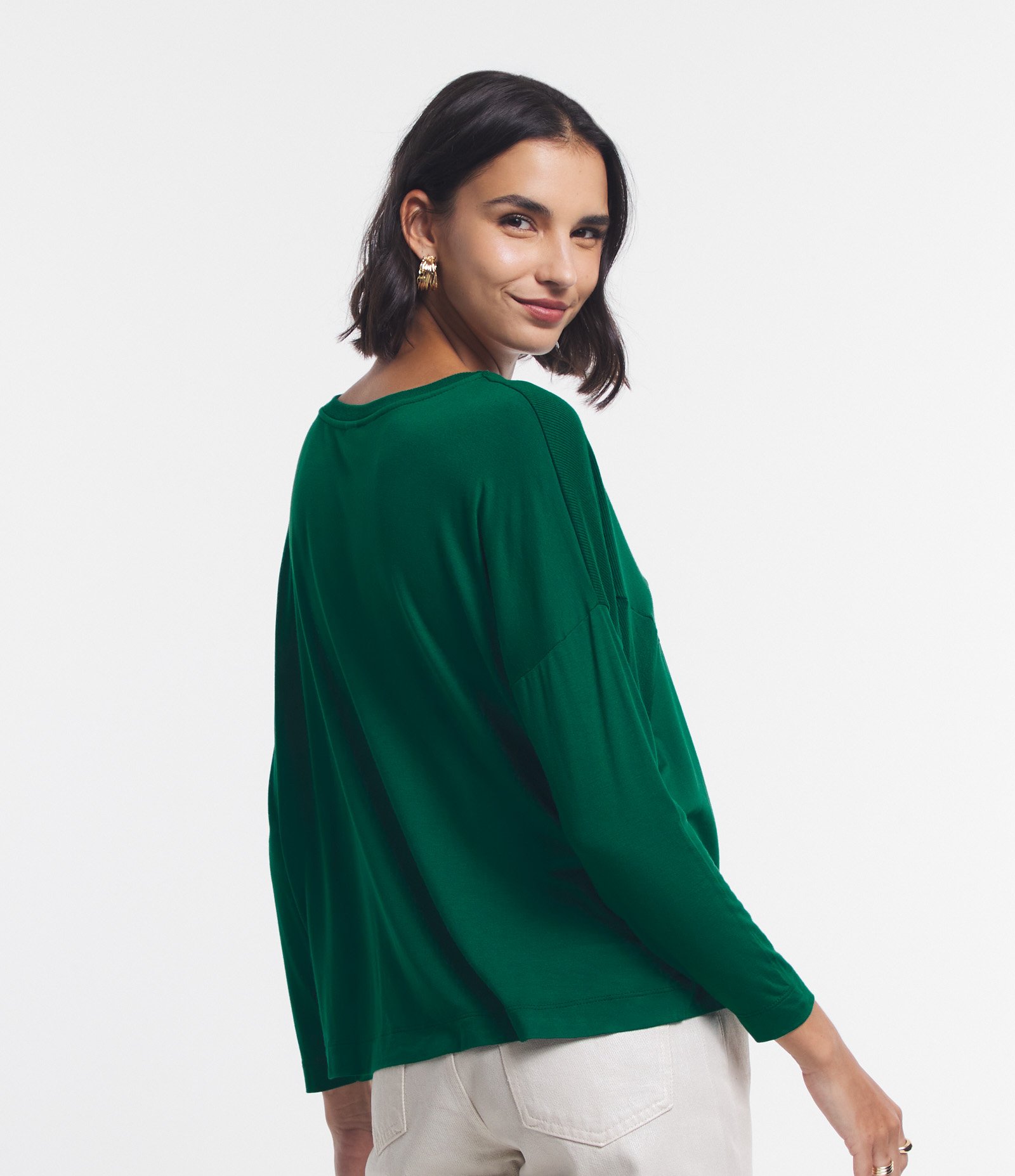 Blusa em Viscose Canelada com Recortes Verde 4