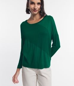 Blusa em Viscose Canelada com Recortes