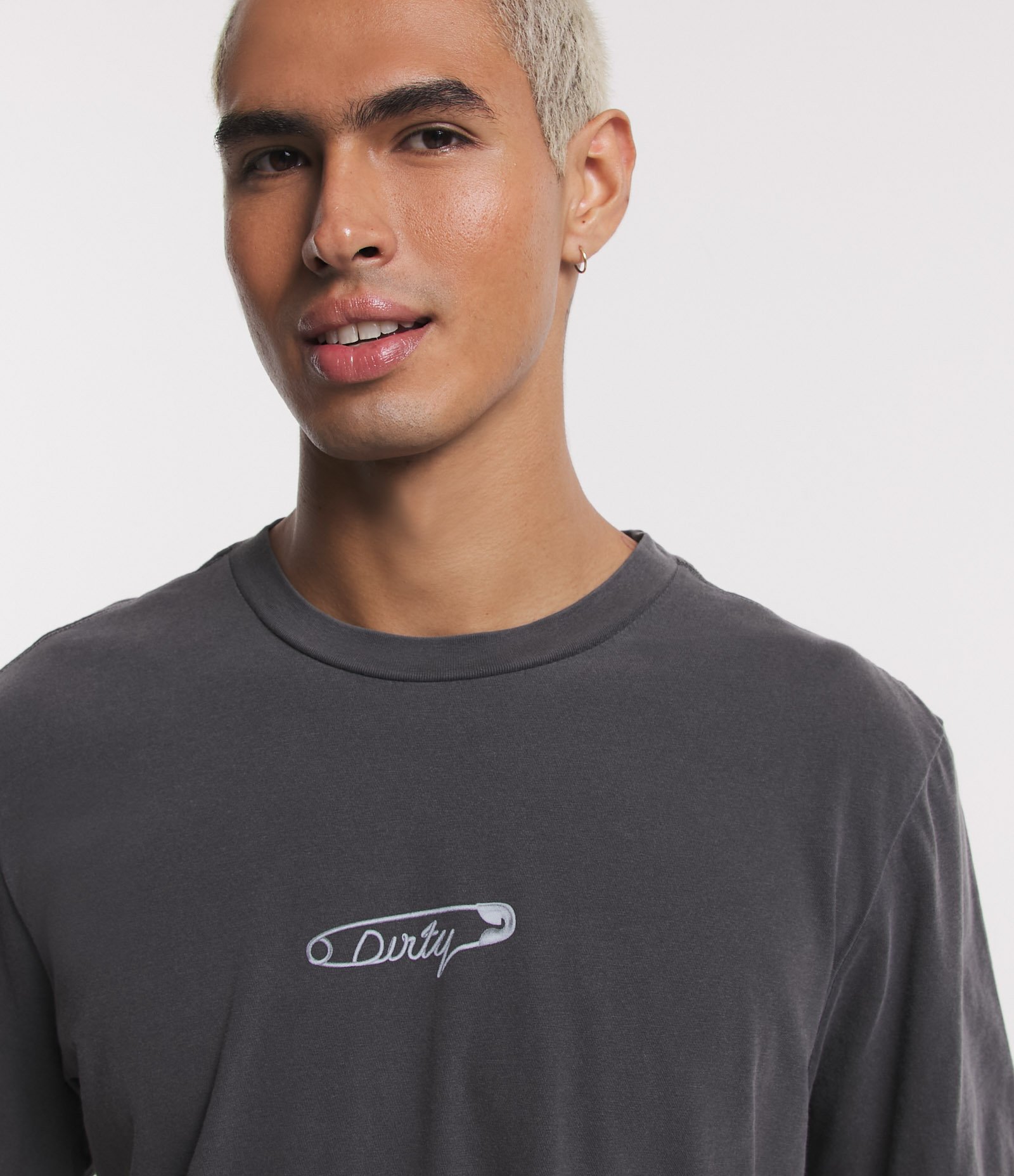 Camiseta Comfort em Meia Malha com Estampa Lettering Dirty Cinza 4