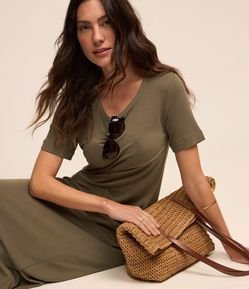 Vestido New Midi em Viscose com Bolsos e Costura Aparente