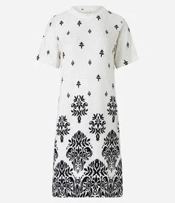 Vestido T-Shirt Curto em Viscose com Flores Etampadas