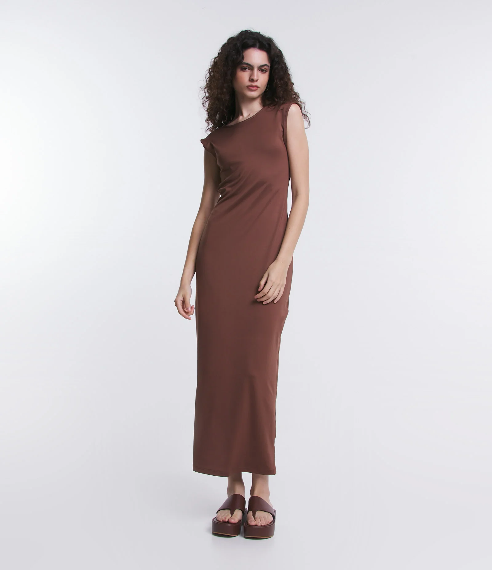 Vestido New Midi em Meia Malha com Decote nas Costas Marrom 1