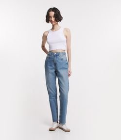 Calça Reta em Jeans com Bolsos