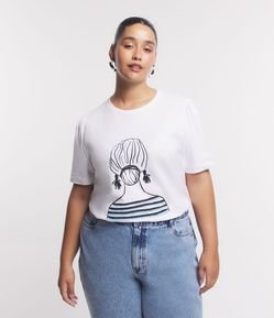 Blusa em Meia Malha com Estampa de Mulher e Detalhe de Brinco Curve & Plus Size