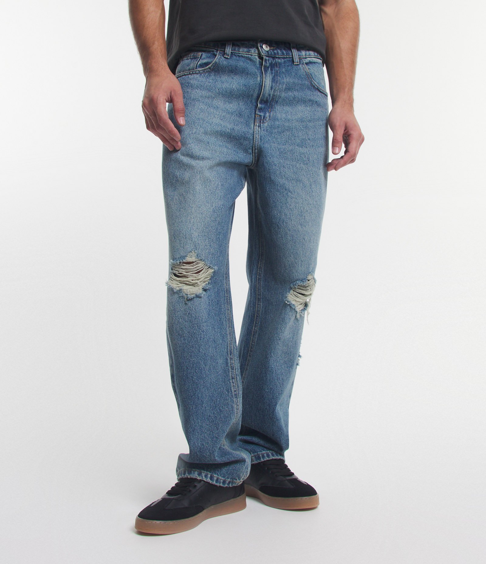 Calça Baggy em Jeans com Puídos e Lavagem Dirty Azul 2