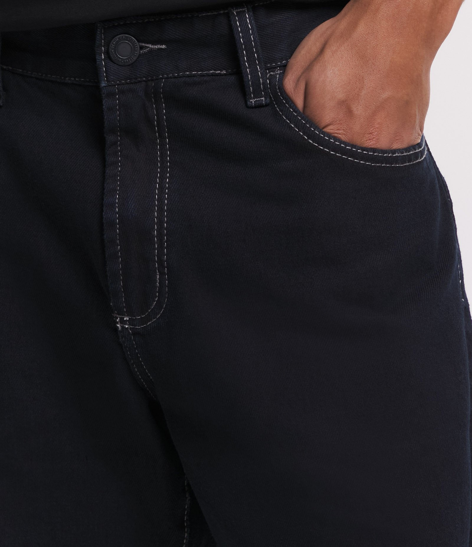 Bermuda Slim Jeans com Barra Destroyed Preto 4